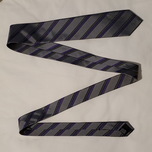 Men's Van Heusen tie, grey with purple and black pattern - Picture 1 of 5